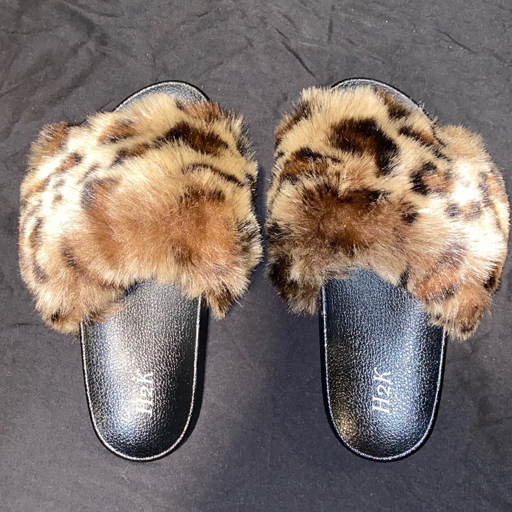 fuzzy leopard slides